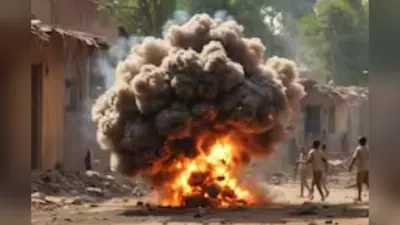 Bihar News: जंगली सूअर का शिकार करने जा रहे दो युवकों के हाथ में फटा बम, कपड़ों के उड़े चिथड़े
