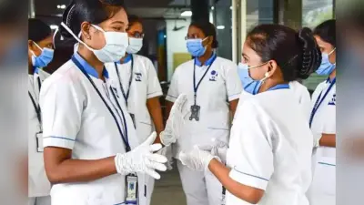 Bihar News: बेतिया में 5 लोगों की संदिग्ध मौत के बीच बगहा में स्वास्थ्य विभाग का औचक निरीक्षण, मचा हड़कंप