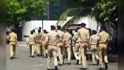 Police in Bihar: बिहार में पुलिस पर बड़ा हमला, 3 KM रिवर्स गाड़ी भगाकर दारोगा ने बचाई जान