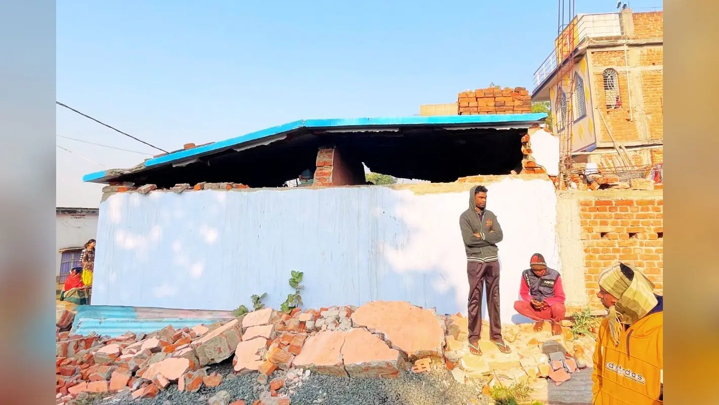 Blast in Giridih: गिरिडीह शहर के घर में जबर्दस्त विस्फोट से महिला की मौत, 4 घायल
