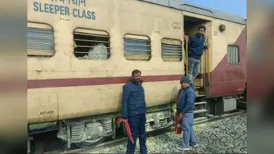 Train News: बलिया-सियालदह एक्सप्रेस में बड़ा हादसा टला, चलती ट्रेन में धुंआ देख मच गई थी अफरा तफरी