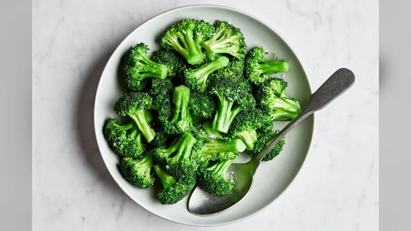 Right way to eat Broccoli: ब्रोकली को खाने का सबसे सही तरीका जानें: सेहतमंद जीवनशैली के लिए अपनाएं ये टिप्स