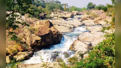 PHOTOS: चंद्रू फॉल बनेगा पर्यटन स्थल, मन मोह लेगी पहाड़ियों से बहती है कोनार की कलकल धारा
