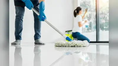 Best Floor Cleaning Hacks: पोछा लगाने के बाद भी रह जाते हैं दाग और पानी के निशान? ये 5 टिप्स आपके लिए!