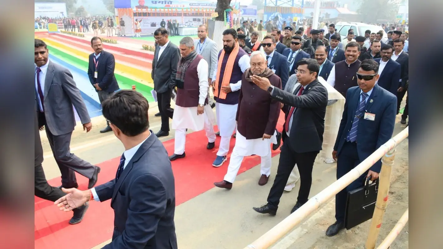 CM Nitish Pragati Yatra: दरभंगा में वृहद आश्रय गृह और कस्तूरबा विद्यालय का शुभारंभ, जीविका दीदियों से सीधा संवाद