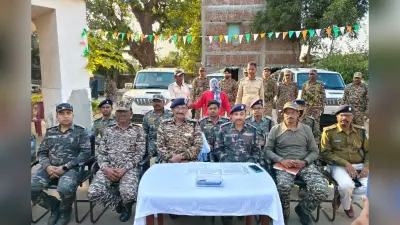 झारखंड में भाकपा माओवादी को बड़ा झटका, नक्सली दंपती हथियार के साथ अरेस्ट