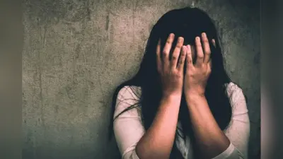 Crime News: नाबालिग छात्रा से छेड़खानी के आरोप में शिक्षक की जमकर धुनाई, वीडियो आया था सामने