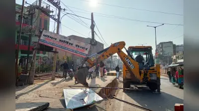 Photos: औरंगाबाद में अतिक्रमण पर बुलडोजर एक्शन से अफरातफरी, एक नगर परिषद कर्मचारी घायल