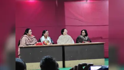 Jamshedpur news.ग्रेजुएट कॉलेज में चतुर्थवर्गीय कर्मी को दी गयी विदाई