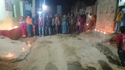 दीप जलाकर व हवन कर बलिया के लोगों ने अनोखे अंदाज में नये साल का किया स्वागत