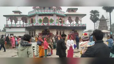 नयानगर मां भगवती मंदिर में पूजा-अर्चना करने के लिए उमड़ी भीड़