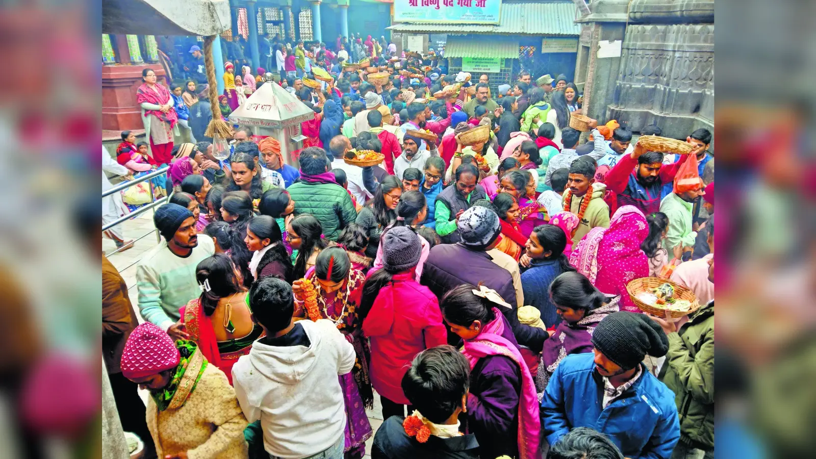 Gaya News : नववर्ष की शुभकामना के साथ मंदिरों में मांगा आशीष
