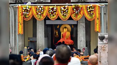 Gaya News : महाबोधि मंदिर में हजारों श्रद्धालुओं ने की पूजा-अर्चना