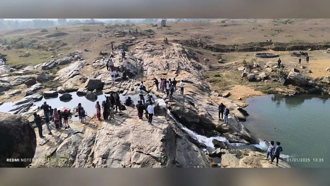 पर्यटन स्थलों में लोगों ने पिकनिक का उठाया लुत्फ