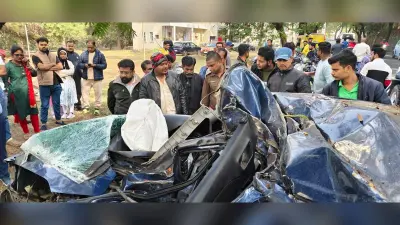 Jamshedpur News : कार के उड़े परखच्चे, दो दोस्तों की मौत, तीसरे के साथ हुआ चमत्कार