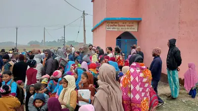 योगदान करने पहुंचे शिक्षक को ग्रामीणों ने विद्यालय में प्रवेश से रोका, विद्यालय में की तालाबंदी