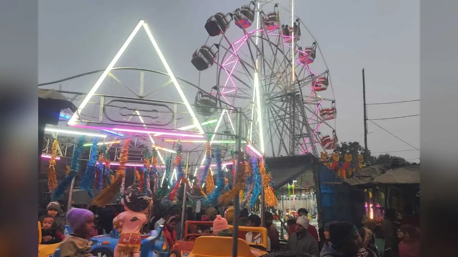 Banka news : कटोरिया में ठंडी हवा के झोंकों पर भारी पड़ा नये साल का जश्न, लोगों ने खूब की मस्ती