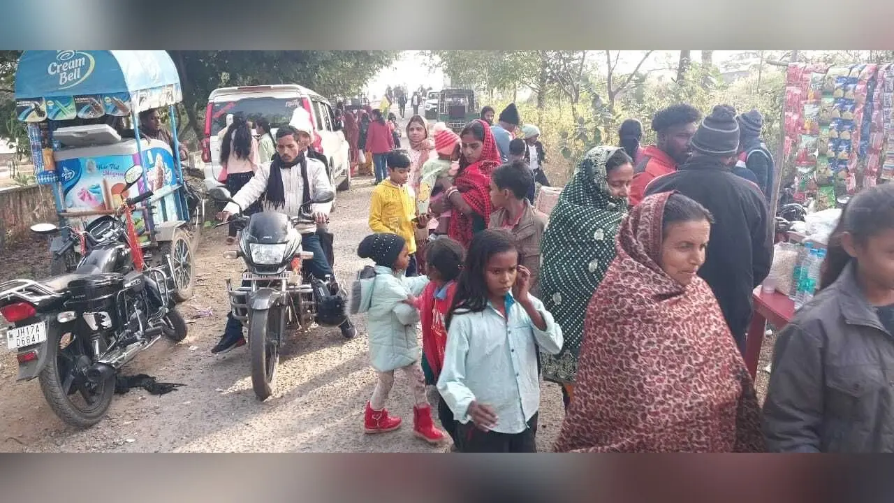 Banka news : जयपुर में पूजा-अर्चना व पिकनिक से नववर्ष की हुई शुरूआत