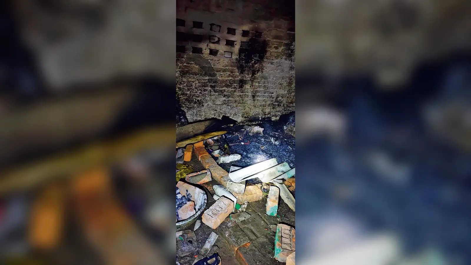 Gopalganj News : सुरवाल में ईंट भट्ठा पर खाना बनाते समय गैस सिलिंडर में हुआ विस्फोट, एक दर्जन लोग झुलसे