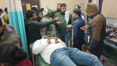 Gopalganj News : हथुआ में संध्या मैरेज हॉल में अपराधियों ने की गोलीबारी, कर्मी को लगी गोली, स्थिति गंभीर
