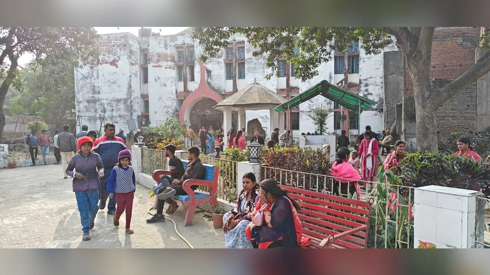 नववर्ष पर मंदिरों में पूजा-अर्चना कर मांगी सुख-समृद्धि