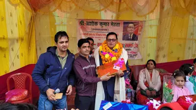 सेवानिवृति पर प्रधानाध्यापक को दी गयी विदाई