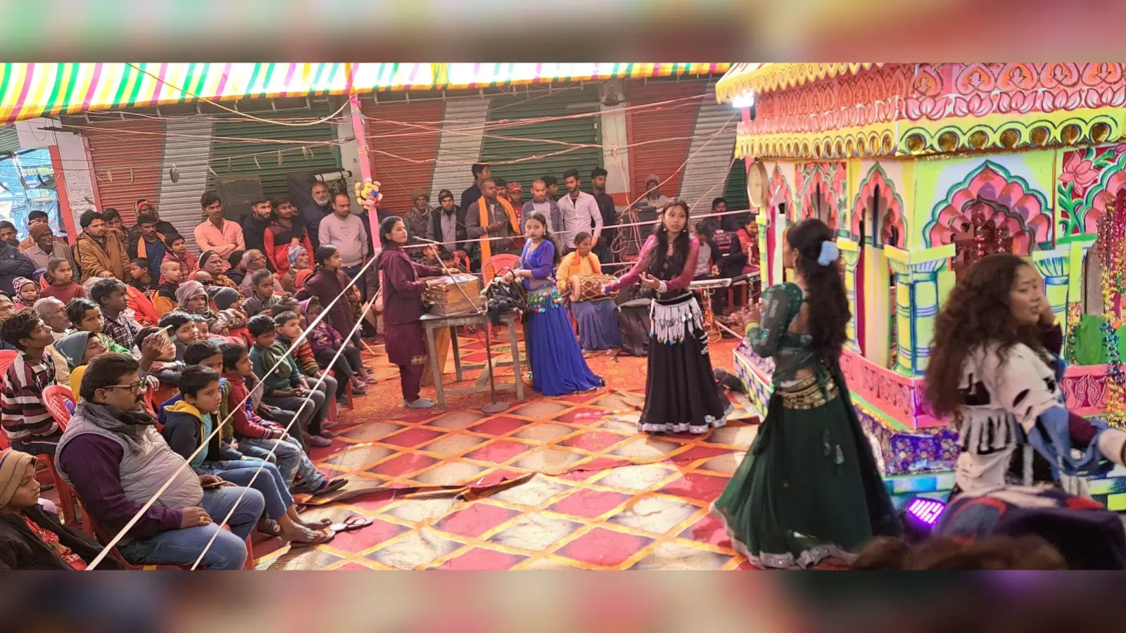 अष्टयाम संकीर्तन से बना है भक्तिमय माहौल