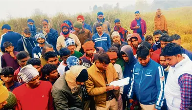 Gopalganj News : पचमवां गांव में आधी रात को फोन कर घर से युवक को बुलाया, हत्या कर चंवर में फेंका