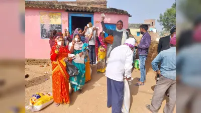 Giridih News: बकाया अनाज नहीं मिलने पर कार्डधारियों ने किया हंगामा
