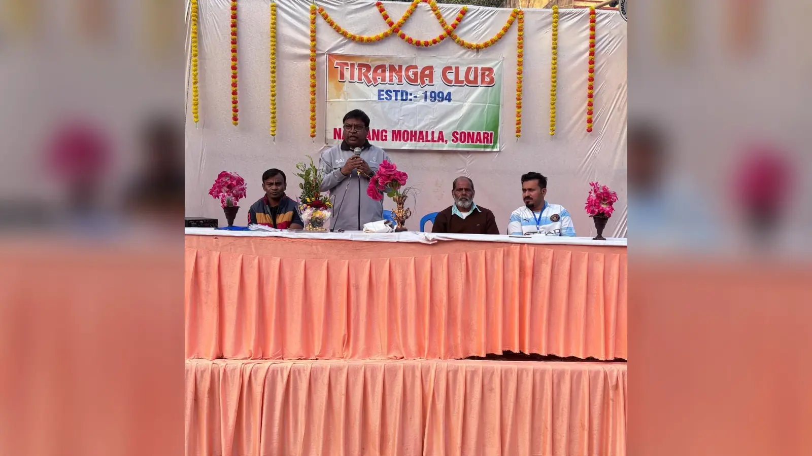 सोनारी में आउटडोर बैडमिंटन शुरू, 100 खिलाड़ी शामिल