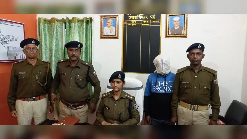 Darbhanga News: लोडेड देसी पिस्टल व मैगजीन के साथ केवटी के बदमाश को पुलिस ने पकड़ा