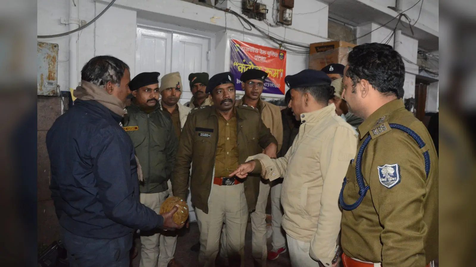 Patna News : पटना जंक्शन के प्लेटफॉर्म पर बम मिलने की अफवाह पर हड़कंप