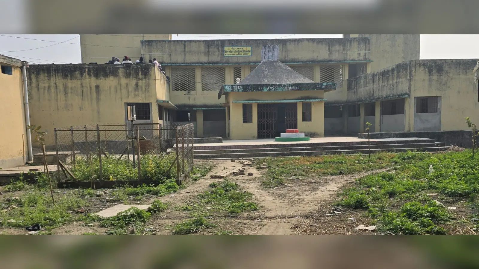 आजमनगर में करोड़ों की लागत से बना पंचायत सरकार भवन में लटका है ताला