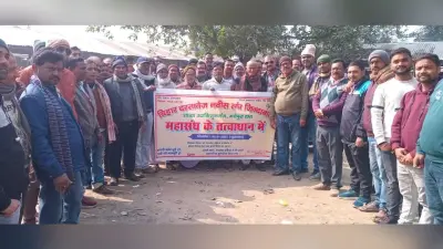 पेपर लेस निबंधन के खिलाफ अनुमंडल दस्तावेज नवीस संघ ने किया प्रदर्शन