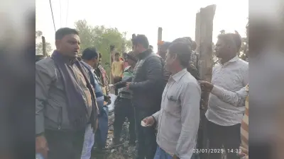 भाजपा युवा मोर्चा जिलाध्यक्ष ने अग्नि पीड़ित दुकानदार की मदद की