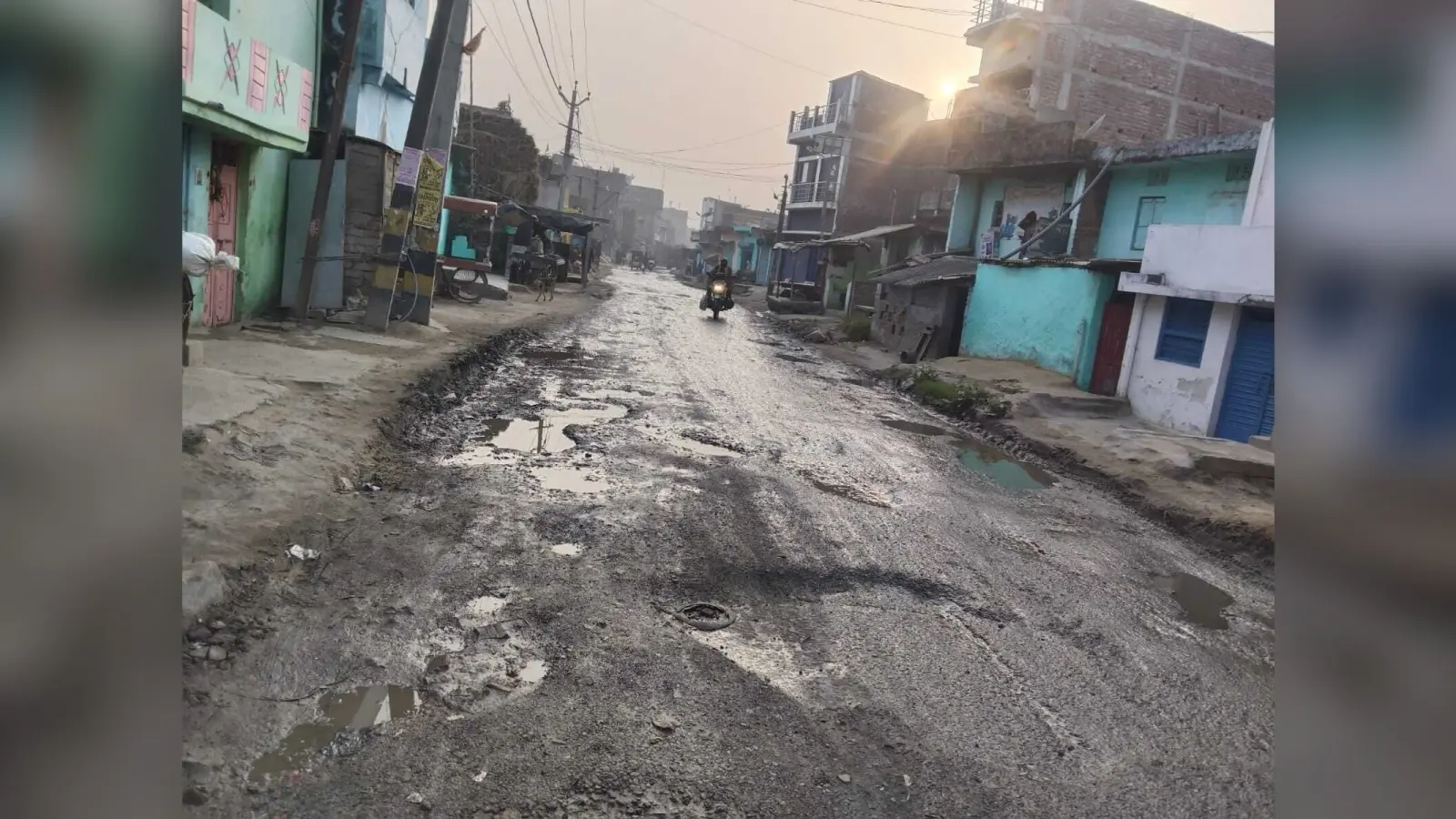 खगौर गांव से नहीं हट पा रहा अतिक्रमण, लोग परेशान