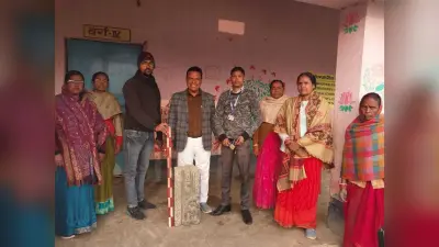 संग्रहालय की टीम ने गढ़ी से प्राप्त किया मंदिर का अलंकृ स्तंभ