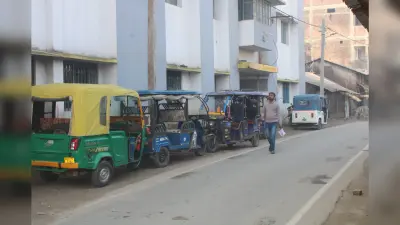 ई-रिक्शा चालक व ऑटो की मनमानी से आमजन परेशान