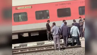 राजधानी एक्सप्रेस ट्रेन के बोगी के नीचे से धुंआ निकलने से अफरा-तफरी