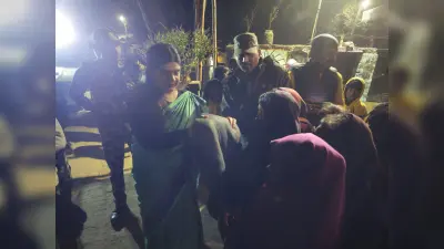 डीएम ने जरूरतमंदों के बीच बांटा कंबल
