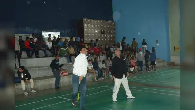 Deoghar News : इंडोर स्टेडियम में संताल परगना बैडमिंटन चैंपियनशिप शुरू