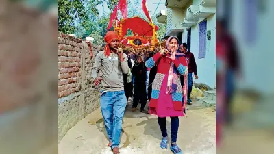 Gopalganj News : बरौली में बेटी ने निभाया बेटे का फर्ज, मां की अर्थी को दिया कंधा