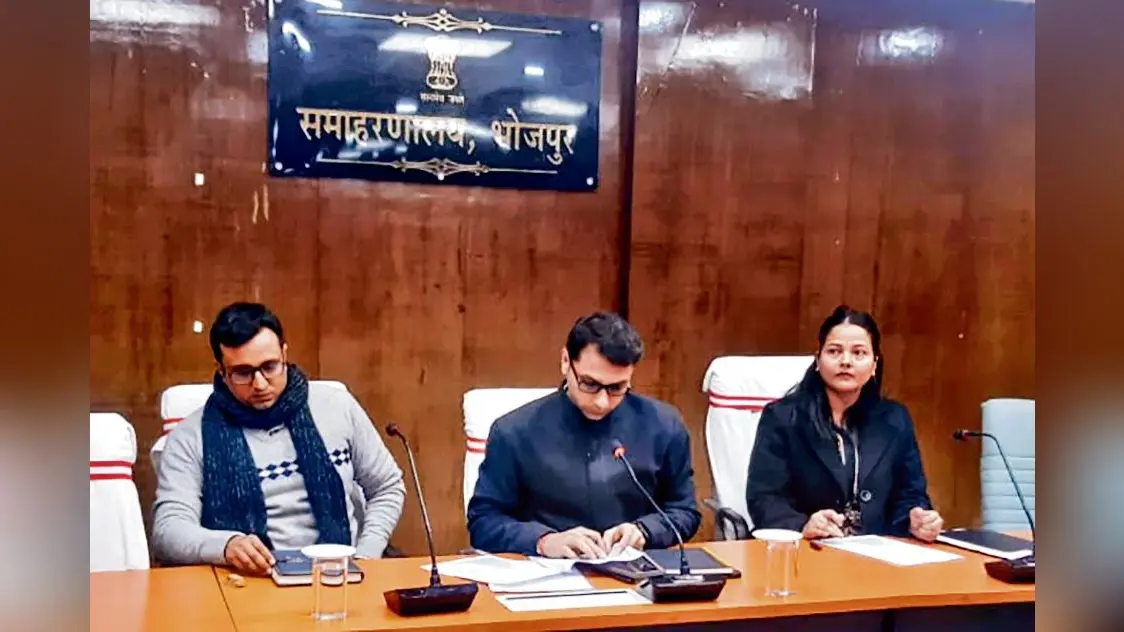 शहर से निकलनेवाले कचरे का निस्तारण नगर निगम डंपिंग यार्ड में ही करें : डीएम