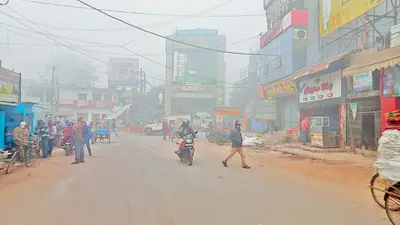 Chhapra News : कुहासे से रफ्तार पर लगी ब्रेक, ठंढ का असर बढ़ा