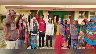 स्वच्छताकर्मियों ने बकाया मानदेय का भुगतान की मांग को लेकर किया प्रदर्शन