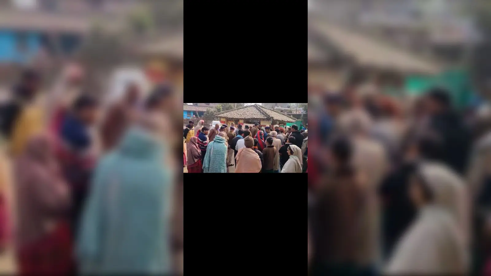 विवादित जमीन में बनी झोपड़ी में लगायी आग, फिर युवक को मारी गोली