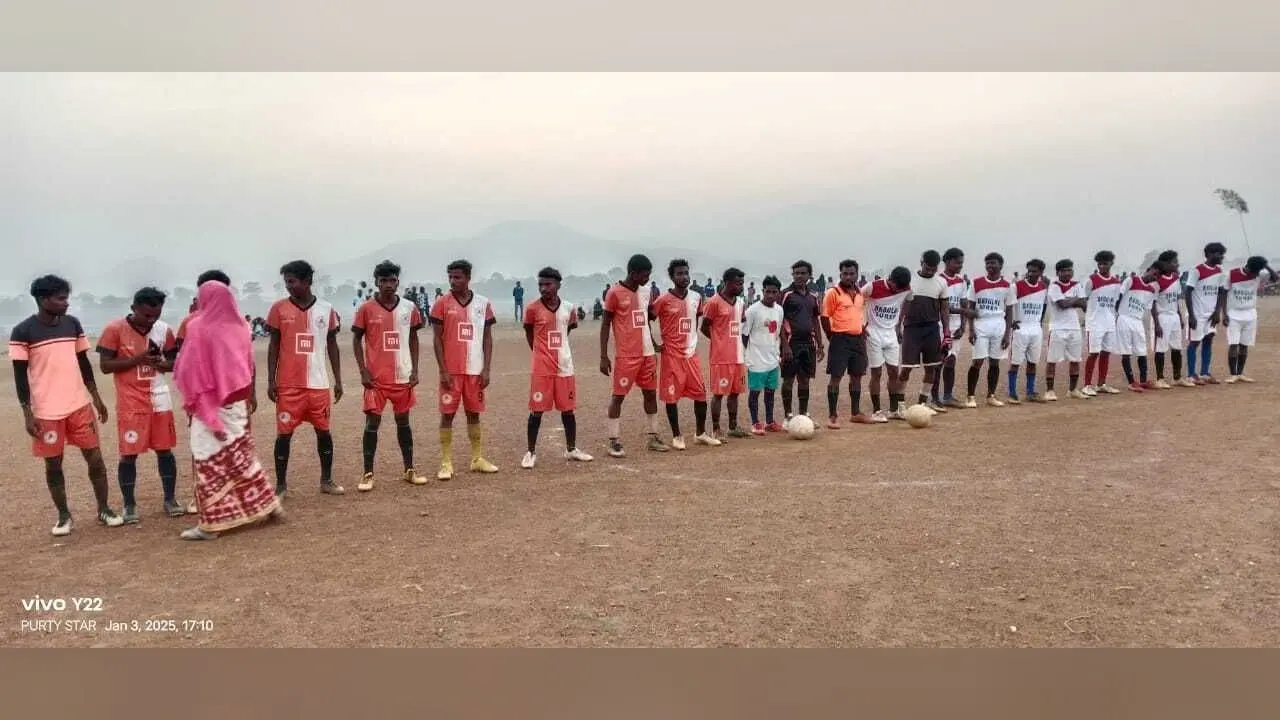 East Singhbhum : पेनाल्टी शूट आउट में 3-2 से चैंपियन बनी बनकाटी एफसी टीम