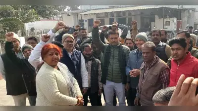 पानी पर बवाल, पब्लिक के साथ पहुंचे पार्षदों ने अधिकारियों को घेरा