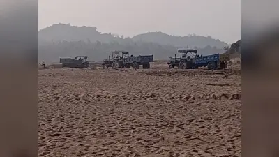 Bokaro News : खुलेआम जारी है बालू की चोरी, दौड़े रहे हैं बेलगाम ट्रैक्टर