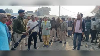 अतिक्रमणकारियों पर चला प्रशासन का बुलडोजर